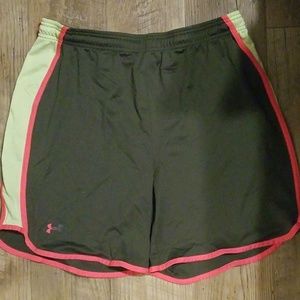 Under armor sports lounge shorts